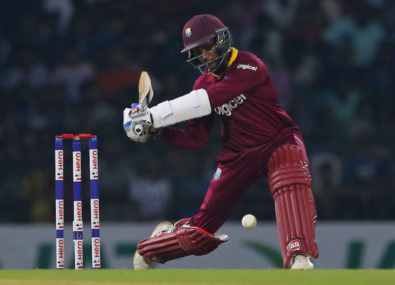 Denesh Ramdin lines up to play an attacking stroke, Sri Lanka v West Indies, 2nd T20I, Colombo, November 11, 2015