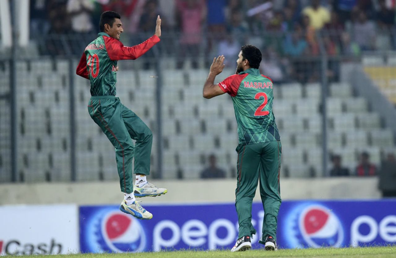 Mahmudullah and Mashrafe Mortaza celebrate a wicket, Bangladesh v Zimbabwe, 1st T20, Mirpur, November 13, 2015