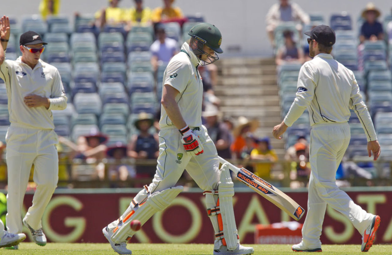 Steven Smith walks back for 27, Australia v New Zealand, 2nd Test, Perth, 2nd day, November 14, 2015