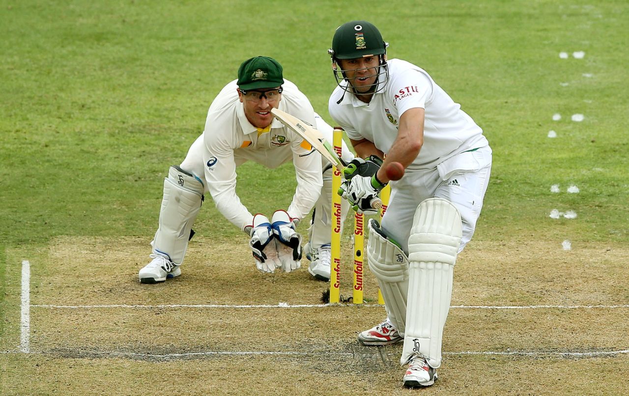 AB de Villiers watches the ball, South Africa v Australia, 2nd Test, Port Elizabeth, 1st day, February 20, 2014