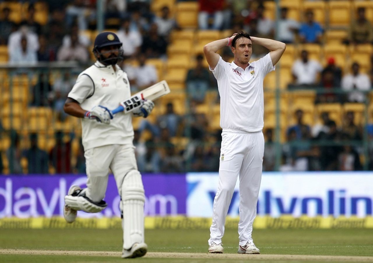 Kyle Abbott wears a disappointed look, India v South Africa, 2nd Test, 1st day, Bangalore, November 14, 2015