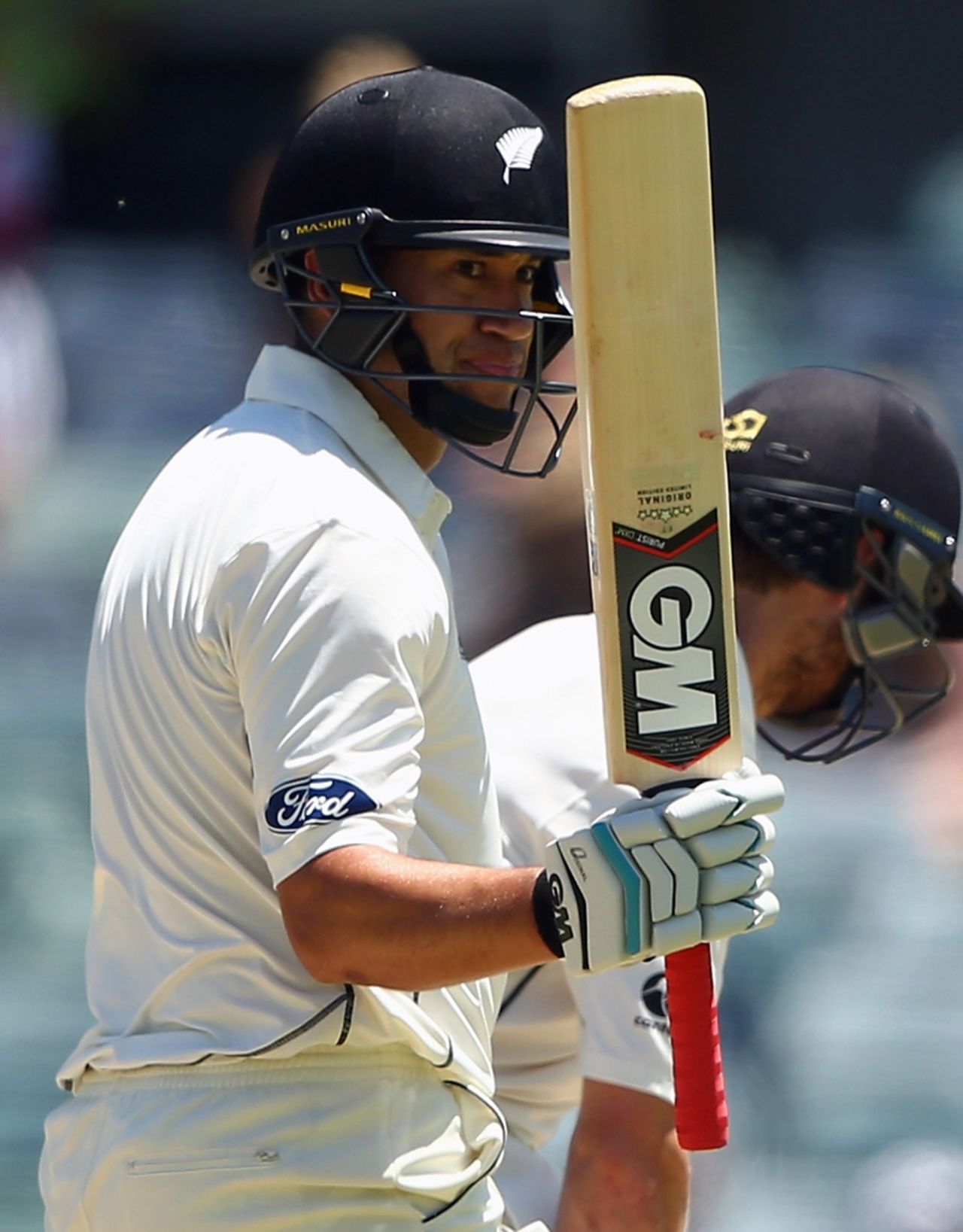 Ross Taylor acknowledges the applause after reaching his fifty, Australia v New Zealand, 2nd Test, Perth, 3rd day, November 15, 2015