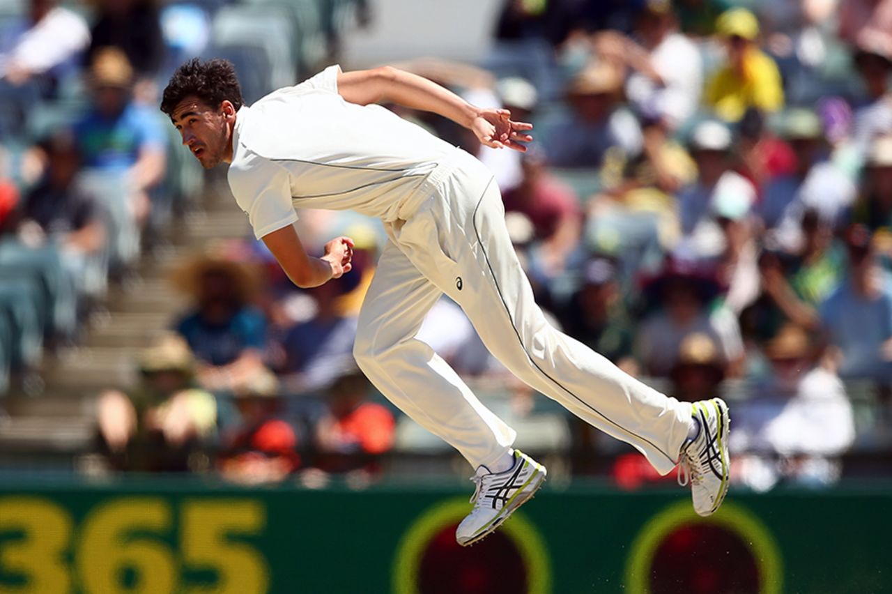 Mitchell Starc troubled New Zealand's batsmen with his pace, Australia v New Zealand, 2nd Test, Perth, 3rd day, November 15, 2015