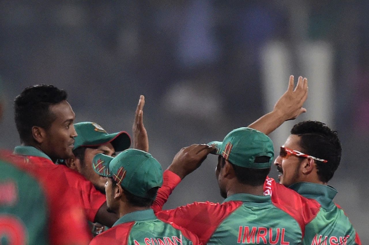 Bangladesh celebrate Sean Williams' wicket, Bangladesh v Zimbabwe, 2nd T20I, Dhaka, November 15, 2015