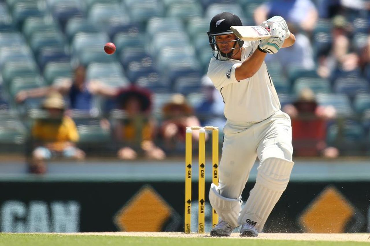 Ross Taylor drives through cover, Australia v New Zealand, 2nd Test, Perth, 4th day, November 16, 2015