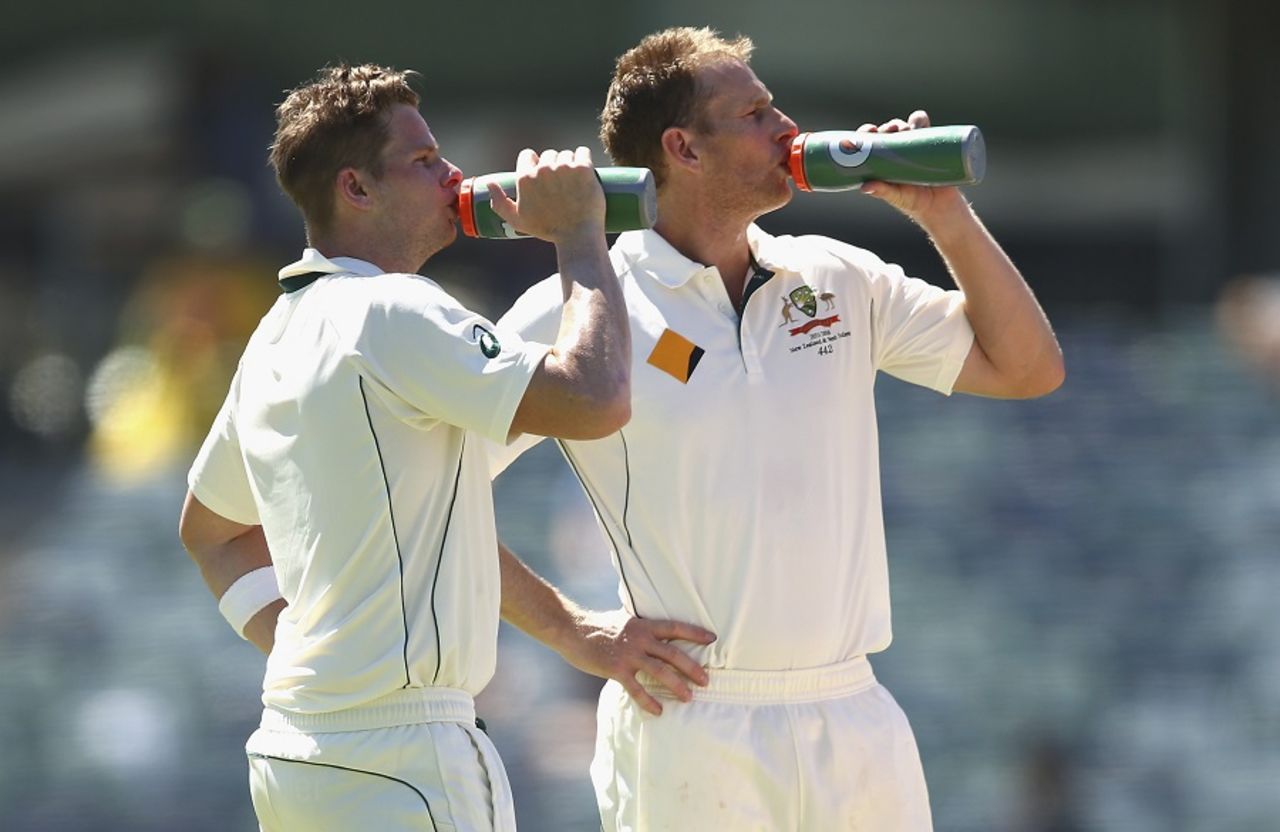 Steven Smith and Adam Voges take five, Australia v New Zealand, 2nd Test, Perth, 4th day, November 16, 2015