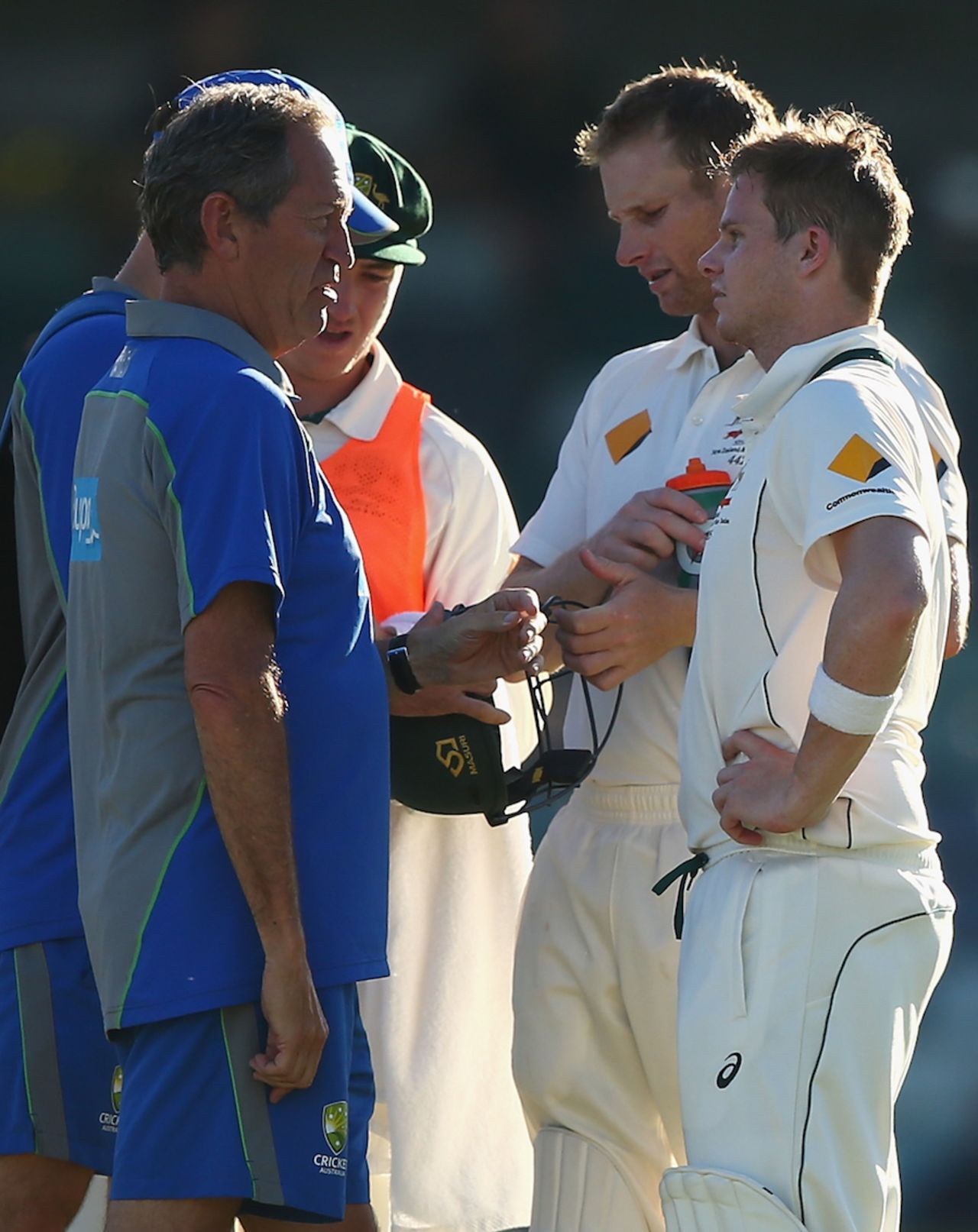 Australia's support staff surround Steven Smith after he was struck on the helmet, Australia v New Zealand, 2nd Test, Perth, 4th day, November 16, 2015