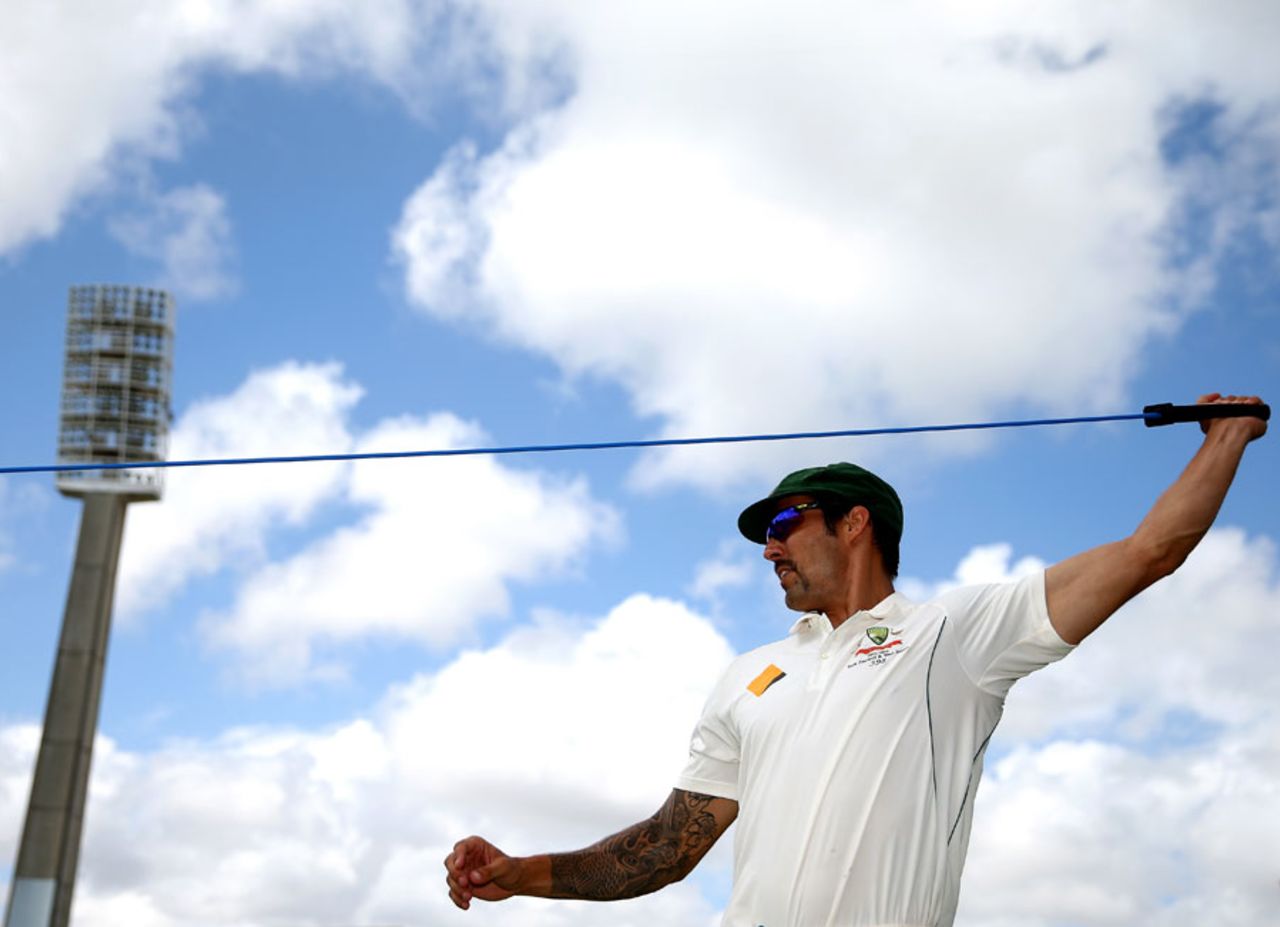 Mitchell Johnson warms up for one last bowl in Test cricket, Australia v New Zealand, 2nd Test, Perth, 5th day, November 17, 2015