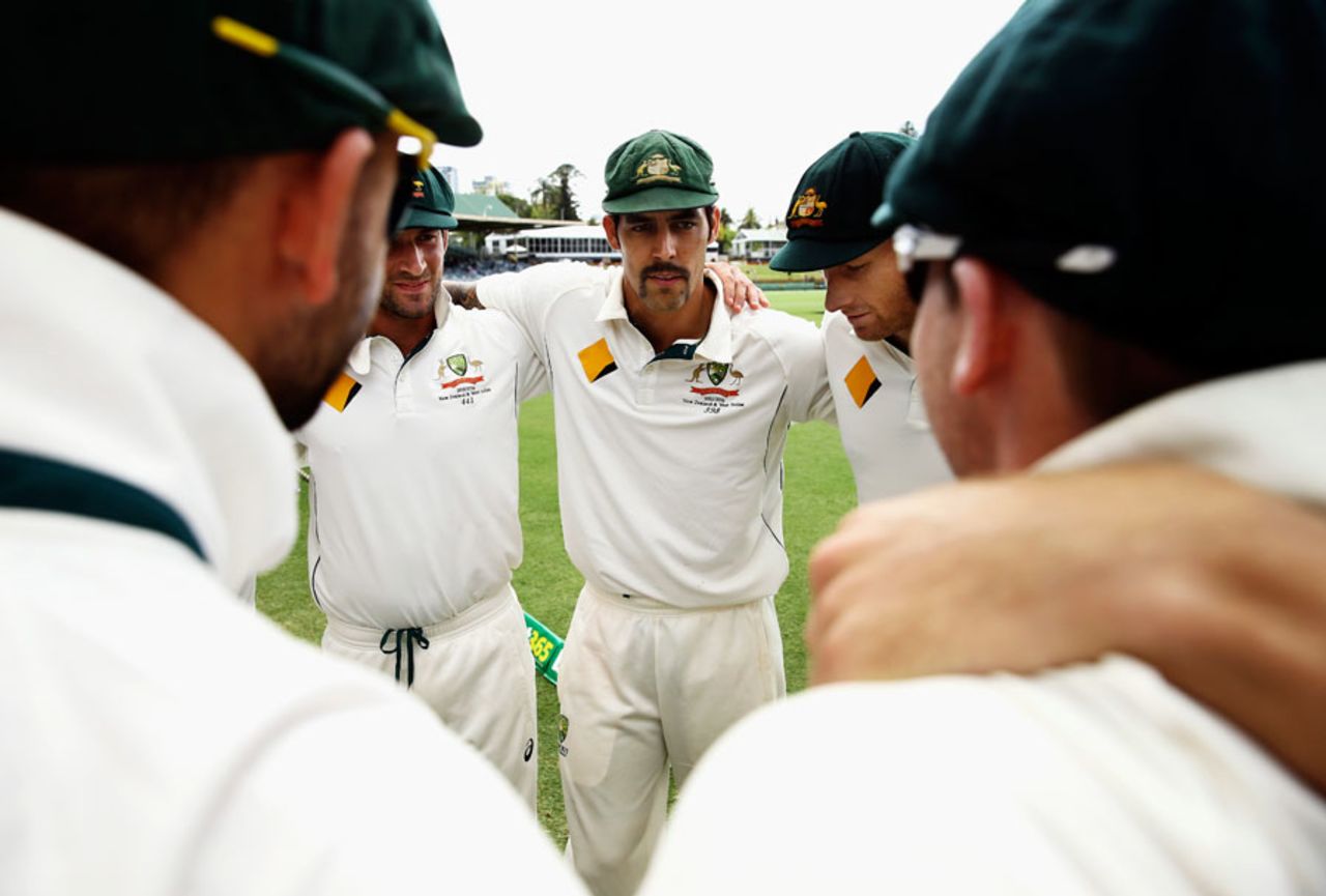 Mitchell Johnson in the Australian huddle in his final Test, Australia v New Zealand, 2nd Test, Perth, 5th day, November 17, 2015