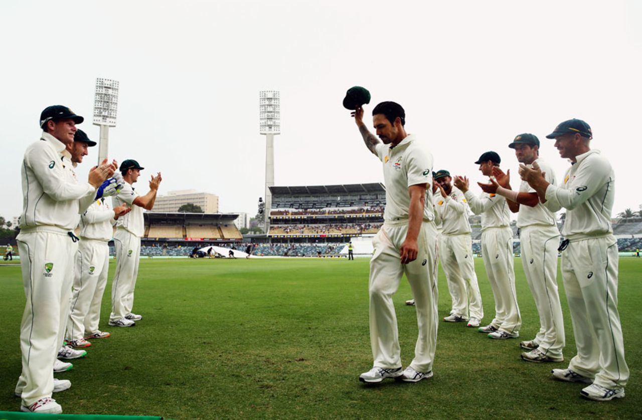 Mitchell Johnson is clapped off by team-mates even as the rain comes down, Australia v New Zealand, 2nd Test, Perth, 5th day, November 17, 2015
