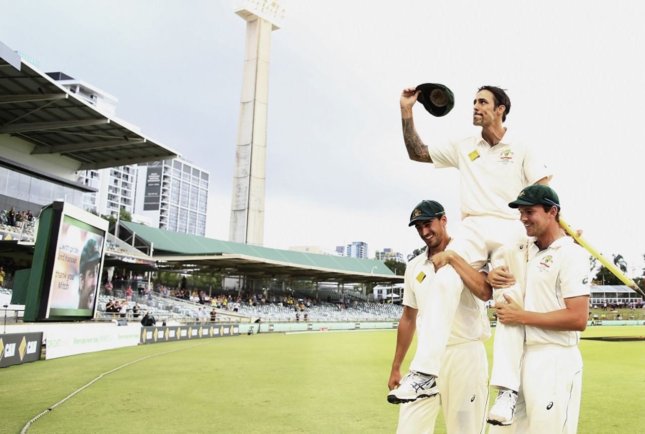 Mitchell Johnson is carried off on Mitchell Starc and Josh Hazlewood's shoulders, Australia v New Zealand, 2nd Test, Perth, 5th day, November 17, 2015