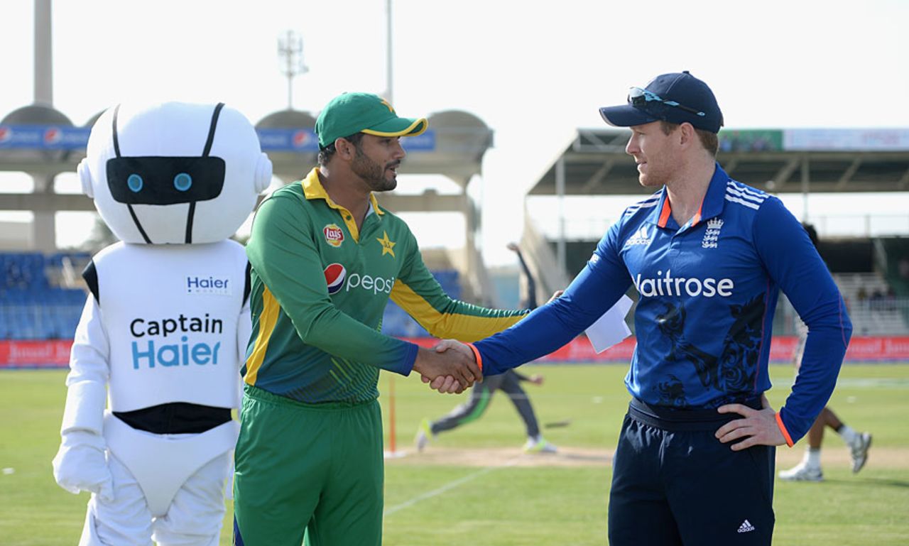 The aliens have landed? Azhar Ali and Eoin Morgan are joined by the mascot at the toss, Pakistan v England, 3rd ODI, Sharjah, November 17, 2015