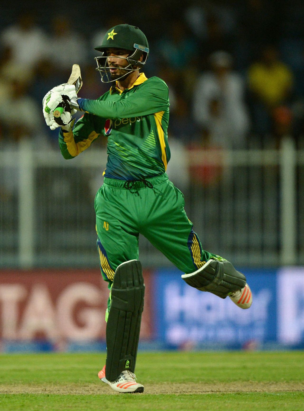 Zafar Gohar cleared the ropes in his debut innings, Pakistan v England, 3rd ODI, Sharjah, November 17, 2015