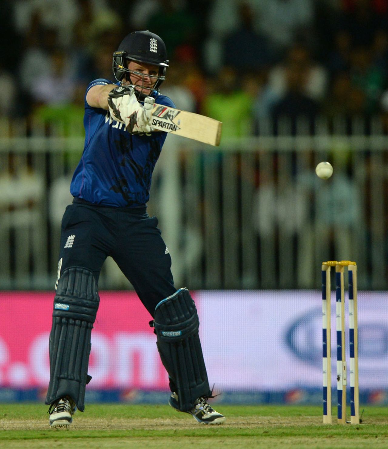 Eoin Morgan helped England recover from 27 for 2, Pakistan v England, 3rd ODI, Sharjah, November 17, 2015