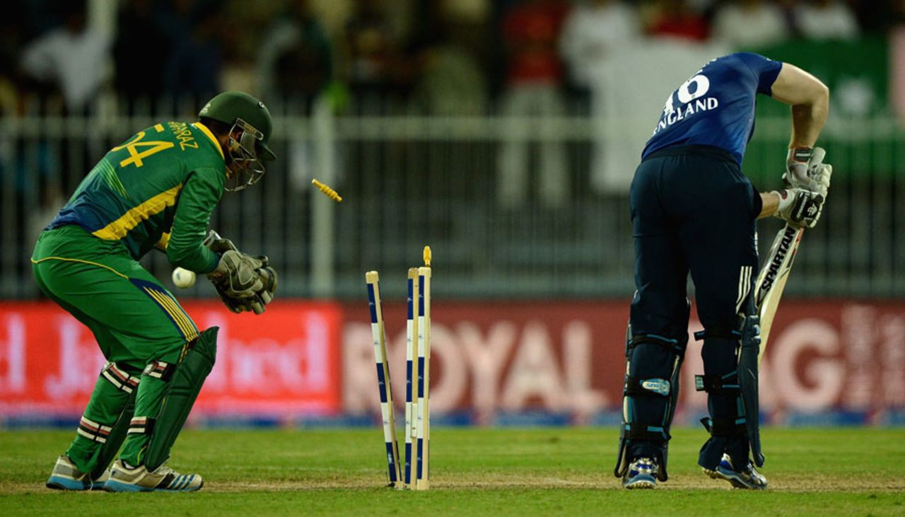 Eoin Morgan played down the wrong line to be bowled, Pakistan v England, 3rd ODI, Sharjah, November 17, 2015