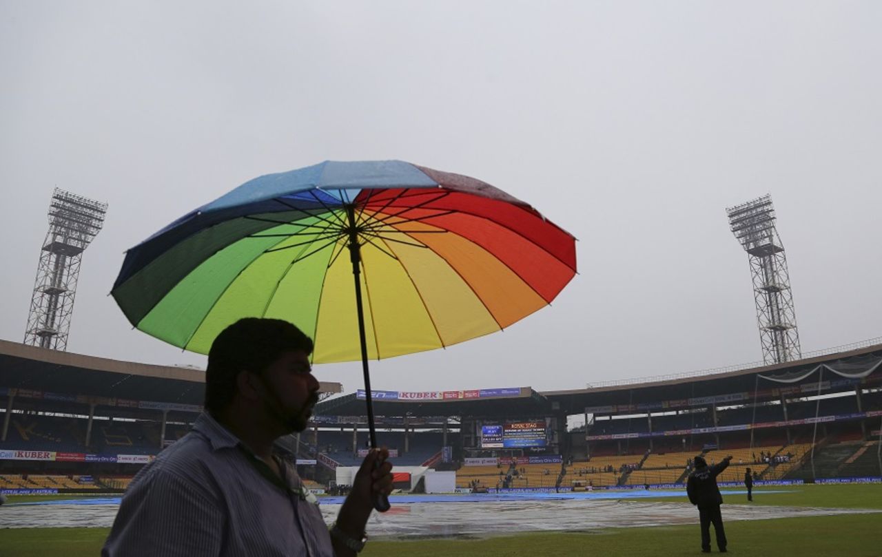 Rain ruled at the M Chinnaswamy Stadium, India v South Africa, 2nd Test, Bangalore, 2nd day, November 15, 2015