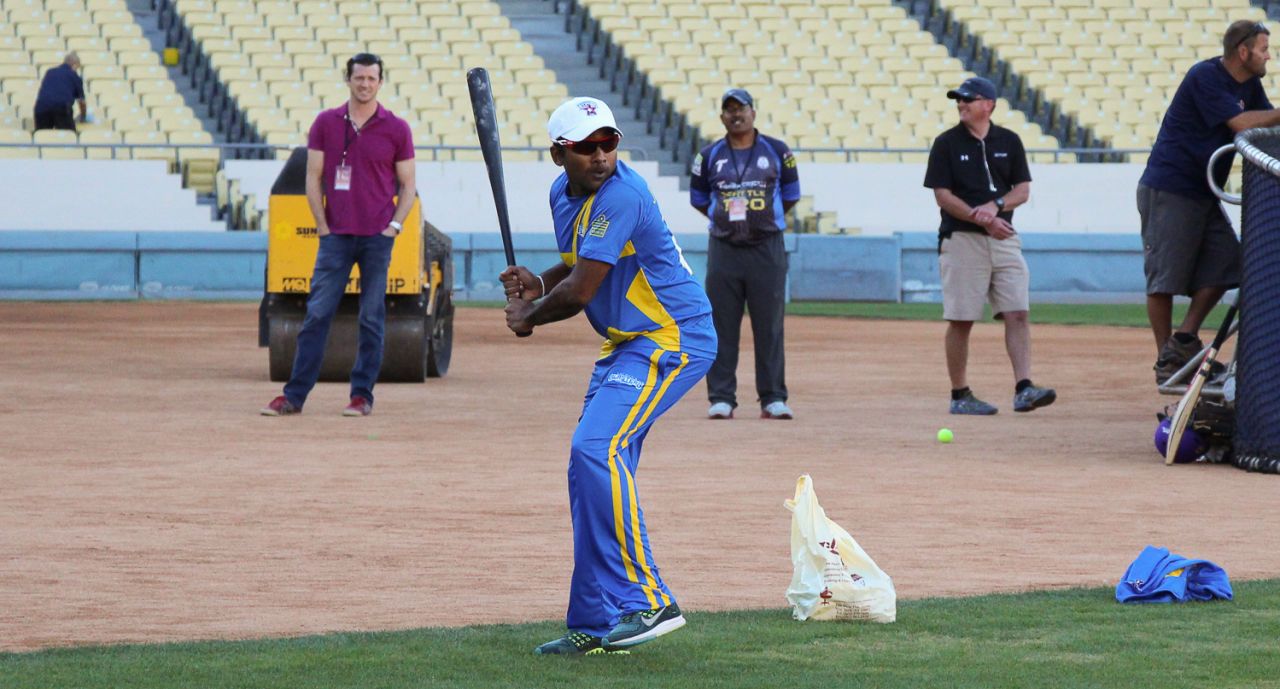 Mahela Jayawardene takes a few swings with a baseball bat, Cricket All-Stars, Los Angeles, November 13, 2015