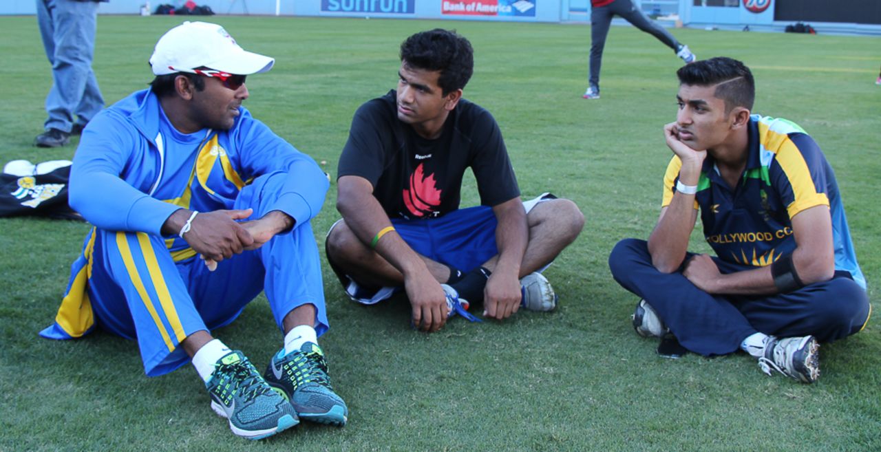 Mahela Jayawardene discusses strategy with former USA U-19 players Vibhav Altekar and Arsh Buch, Cricket All-Stars, Los Angeles, November 13, 2015