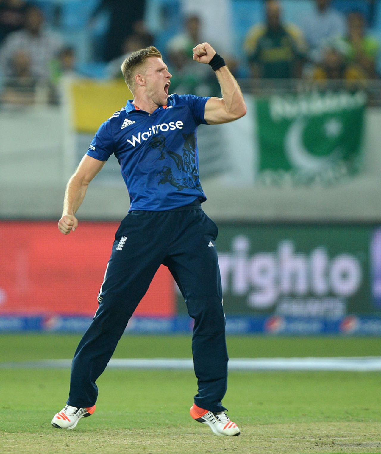 David Willey provided England with early breakthroughs, Pakistan v England, 4th ODI, Dubai, November 20, 2015