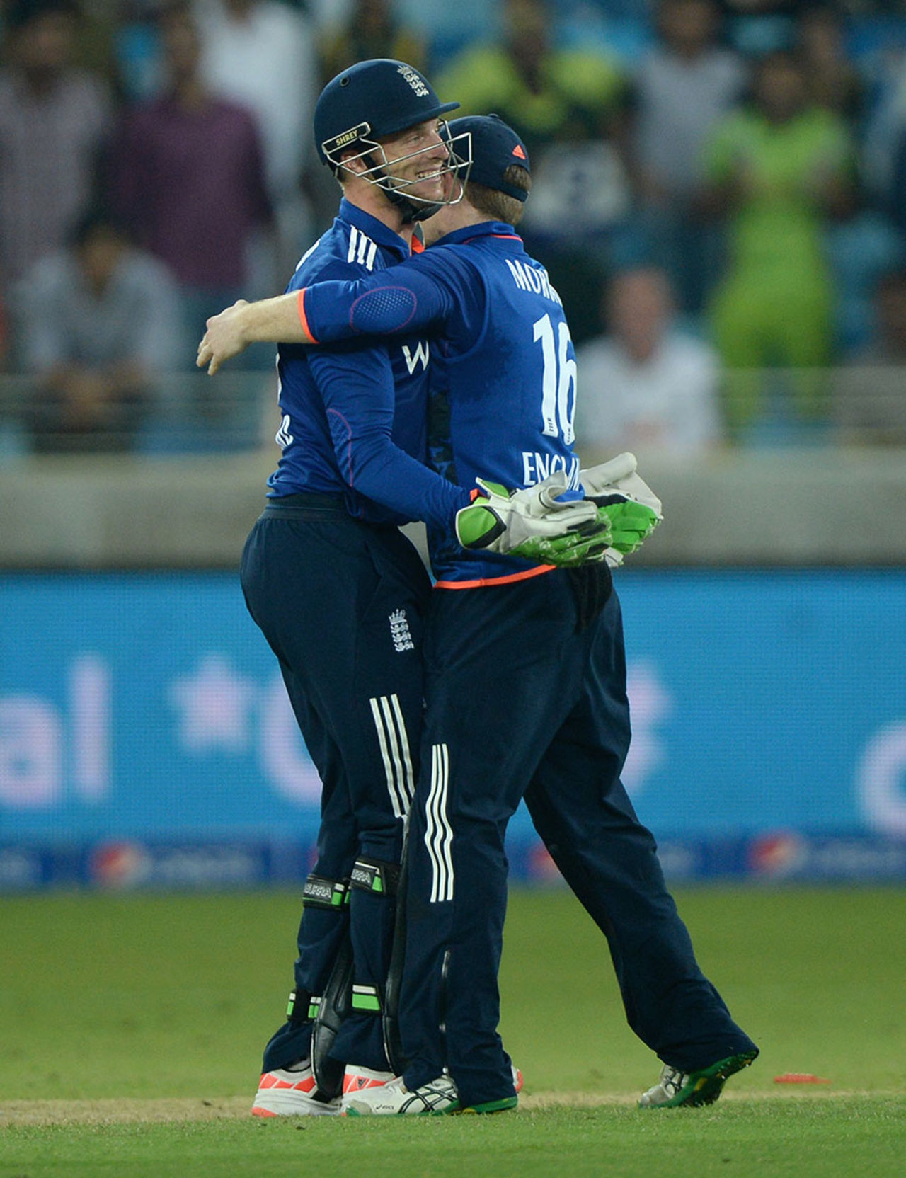 Jos Buttler celebrates the run-out of Mohammad Hafeez for 37, Pakistan v England, 4th ODI, Dubai, November 20, 2015