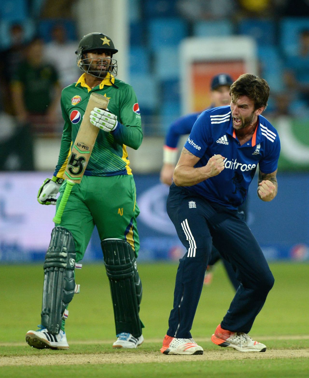 Reece Topley got rid of Shoaib Malik with a full toss, Pakistan v England, 4th ODI, Dubai, November 20, 2015