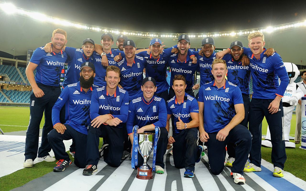 England pose with the series trophy, Pakistan v England, 4th ODI, Dubai, November 20, 2015