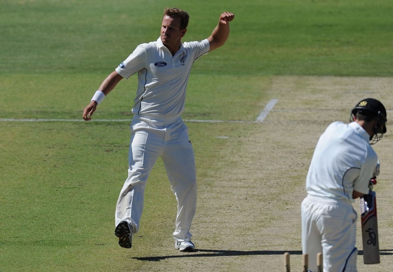 Neil Wagner struck twice in his first spell, Western Australia XI v New Zealanders, Perth, 1st day, November 21, 2015
