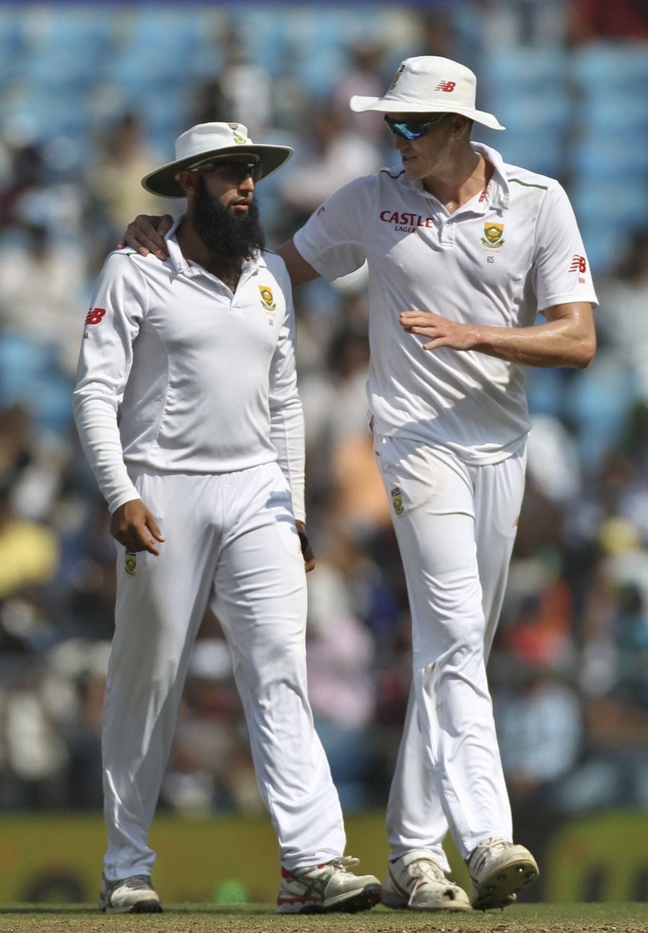 Hashim Amla has a chat with Morne Morkel, India v South Africa, 3rd Test, Nagpur, 1st day, November 25, 2015