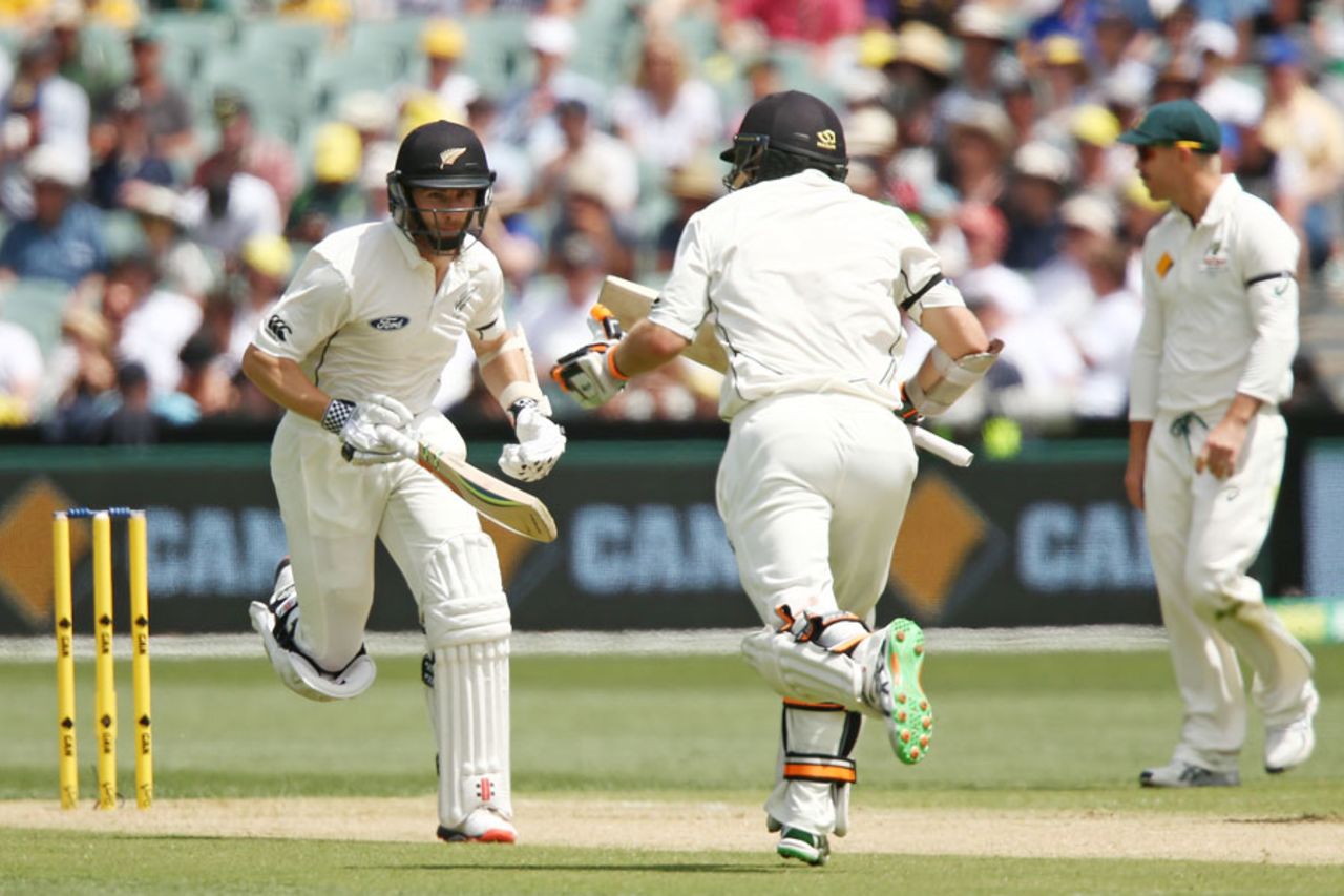 Kane Williamson and Tom Latham rebuilt after an early wicket, Australia v New Zealand, 3rd Test, Adelaide, November 27, 2015
