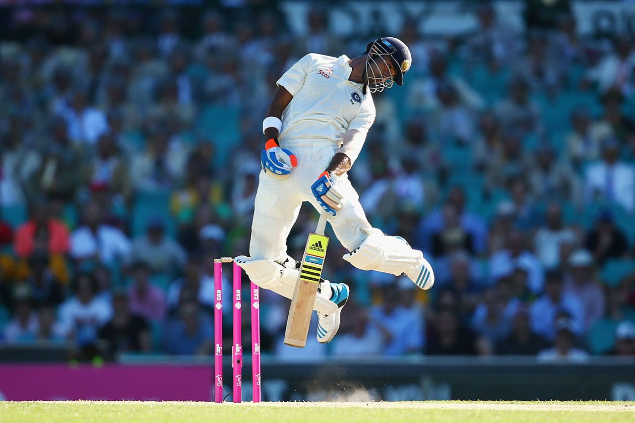 KL Rahul is jolted by a bouncer, Australia v India, 4th Test, Sydney, 2nd day, January 7, 2015