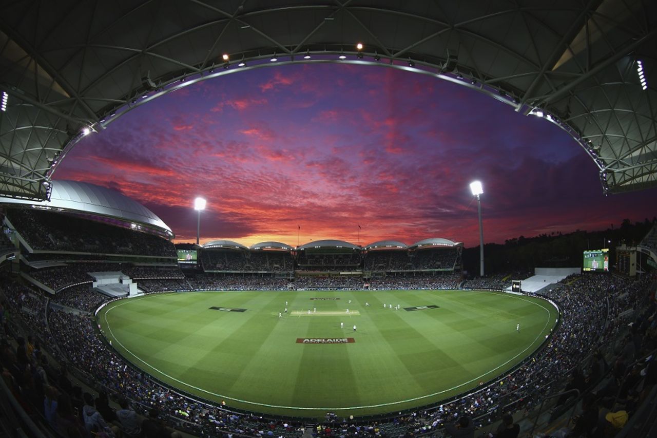 Play continues under lights and a blazing sunset, Australia v New Zealand, 3rd Test, 1st day, Adelaide, November 27, 2015
