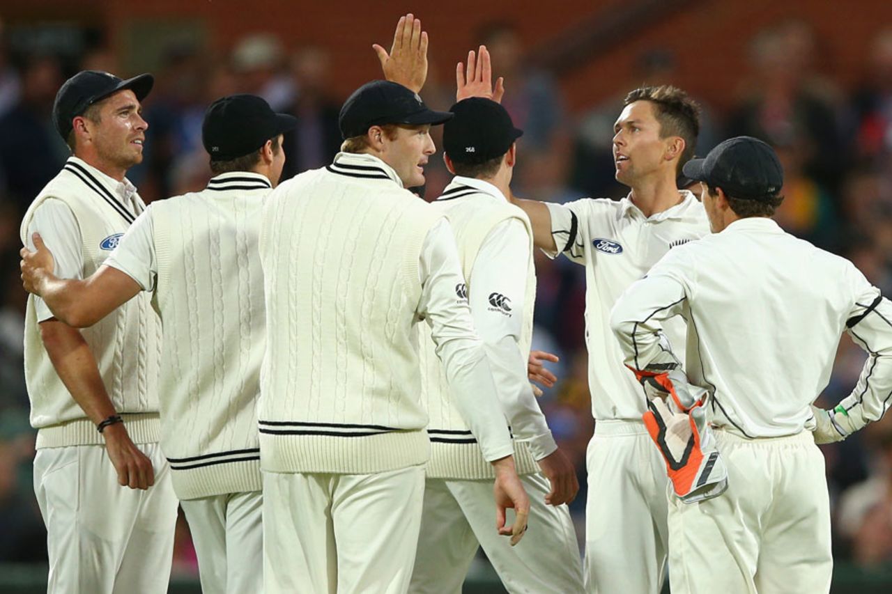 Trent Boult removed David Warner for 1, Australia v New Zealand, 3rd Test, Adelaide, November 27, 2015