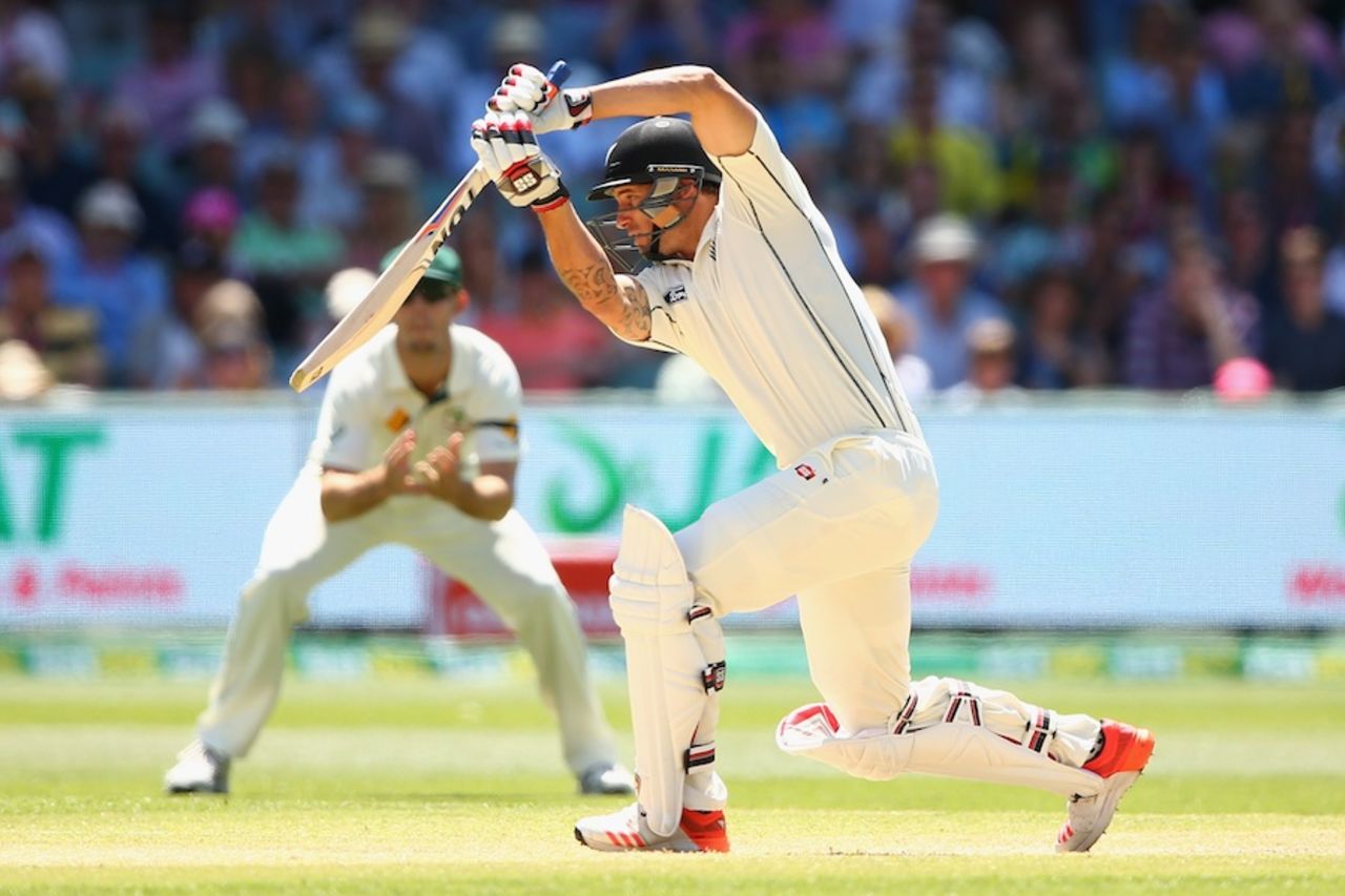 Doug Bracewell was unbeaten on 27, Australia v New Zealand, 3rd Test, Adelaide, 3rd day, November 29, 2015