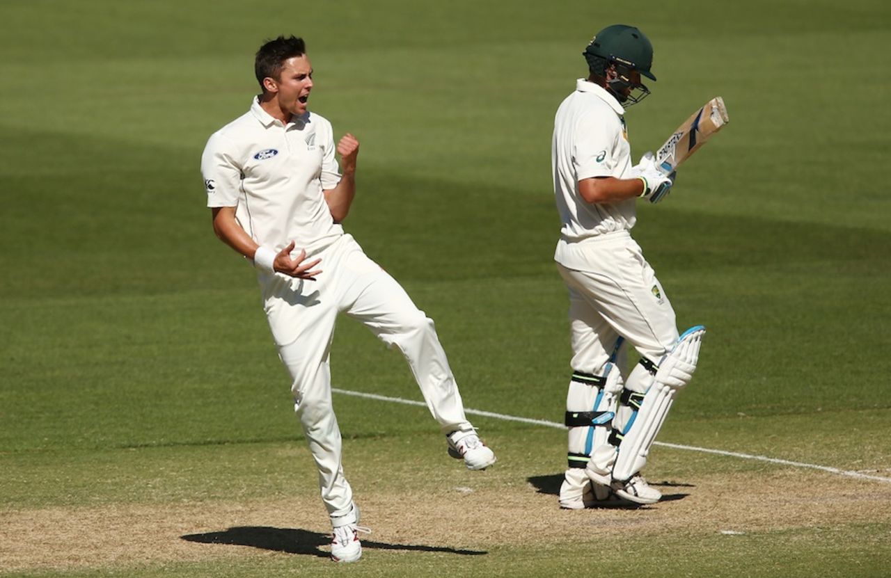 Trent Boult trapped Joe Burns lbw, Australia v New Zealand, 3rd Test, Adelaide, 3rd day, November 29, 2015