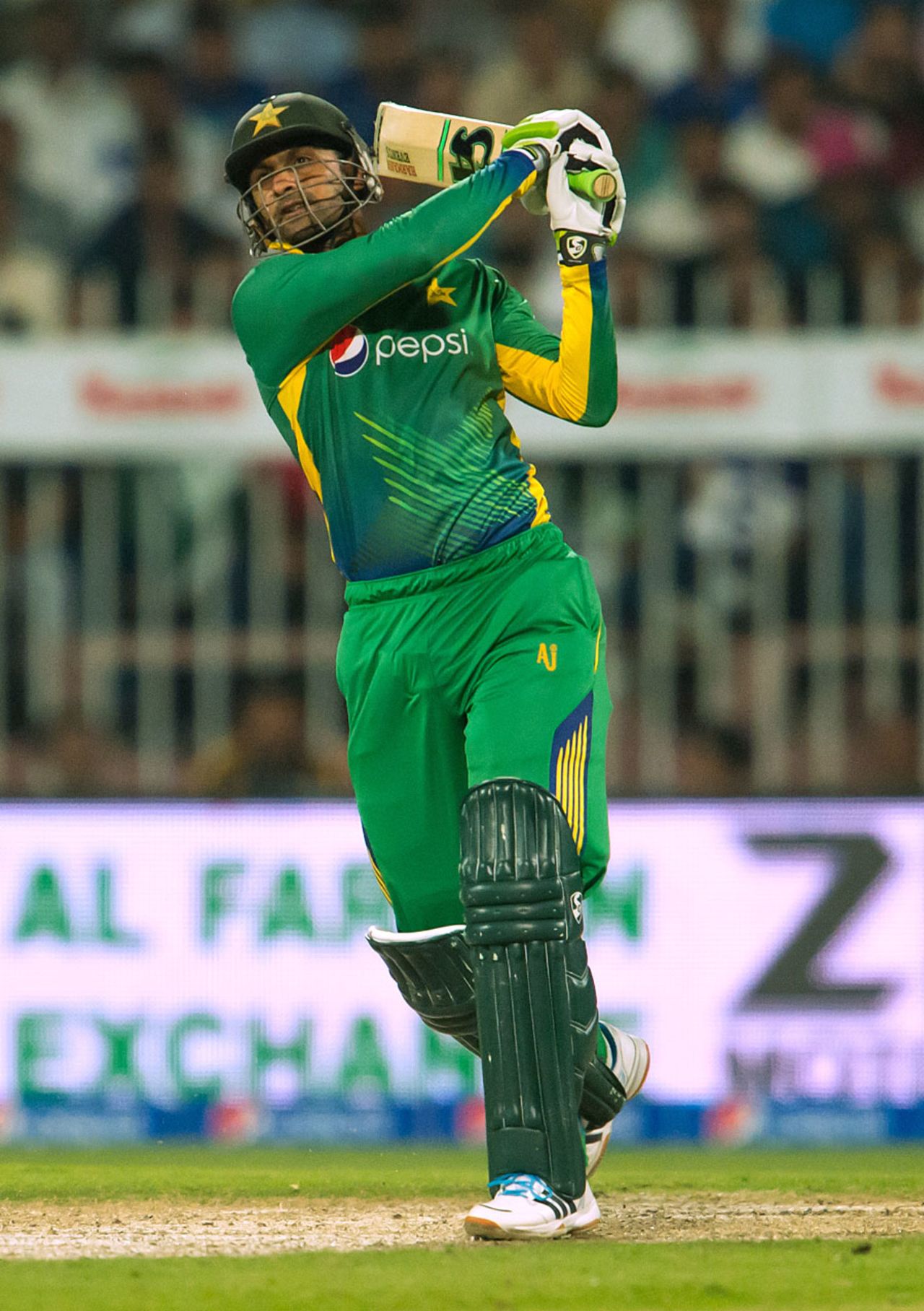 Shoaib Malik took Pakistan to the brink of victory, Pakistan v England, 3rd T20, Sharjah, November 30, 2015