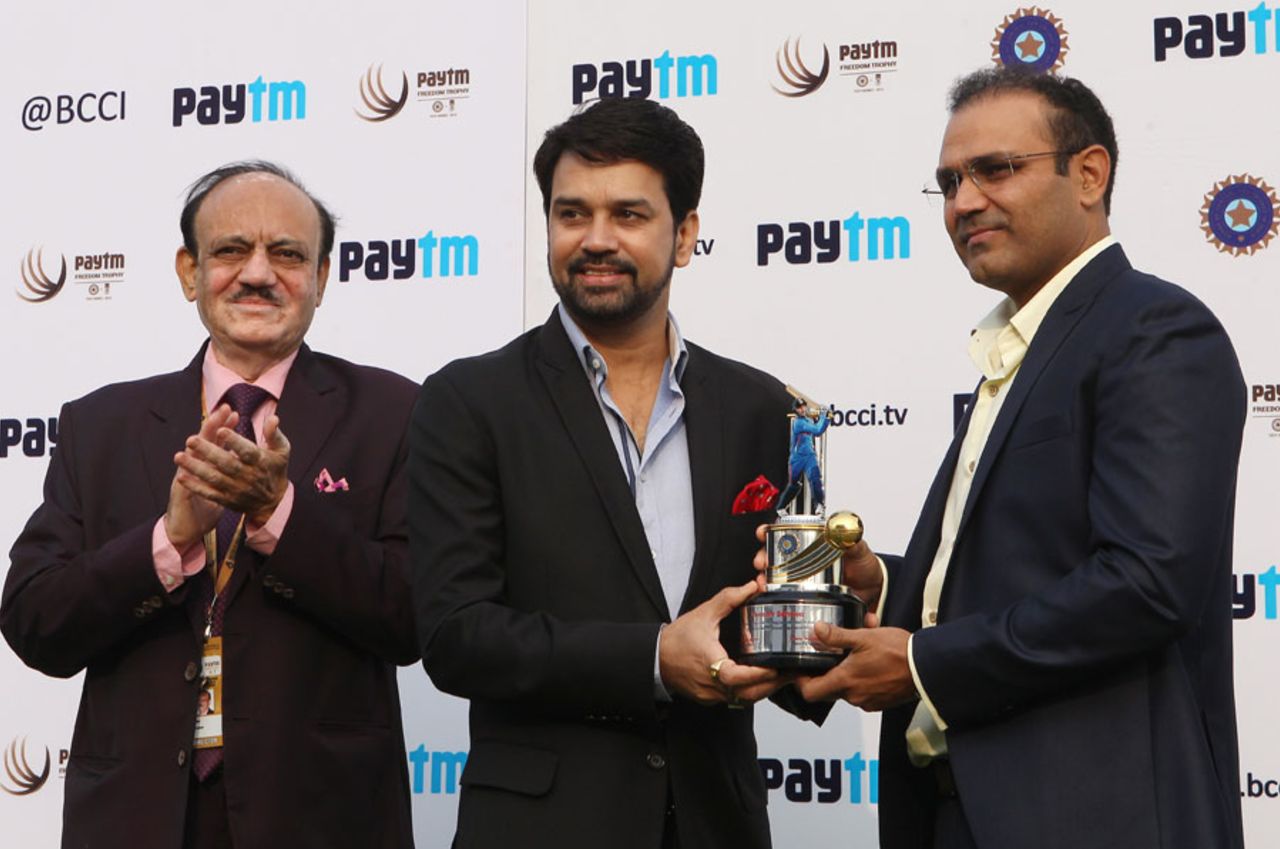 The BCCI felicitated Virender Sehwag at his home ground, India v South Africa, 4th Test, 1st day, Delhi, December 3, 2015