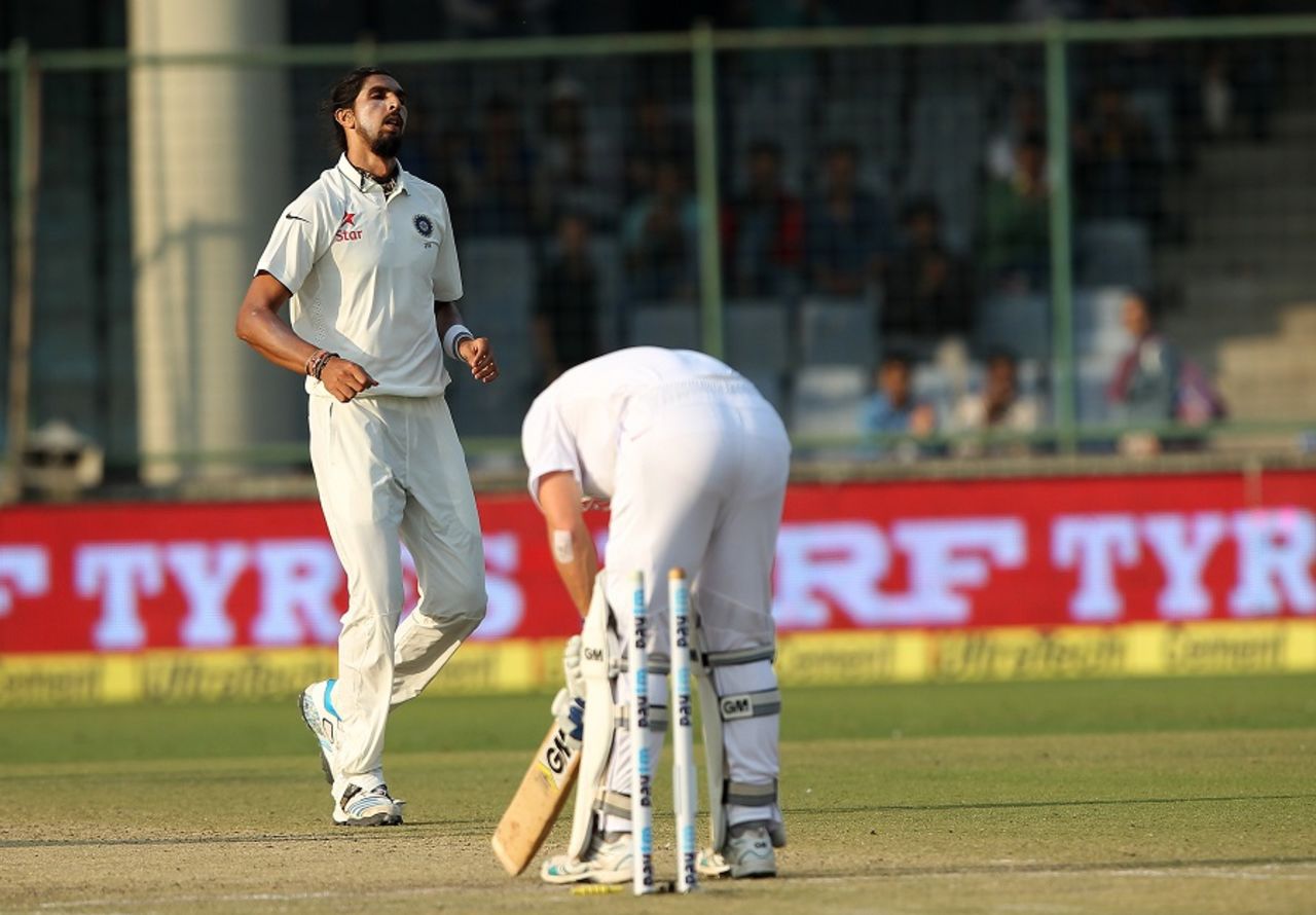 Ishant Sharma cleaned up Dane Vilas, India v South Africa, 4th Test, Delhi, 2nd day, December 4, 2015
