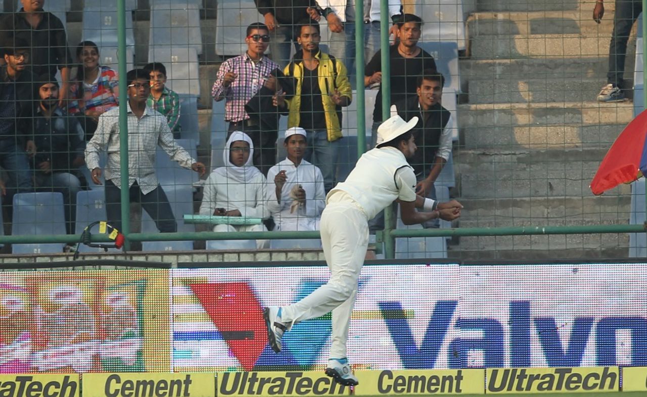 Ishant Sharma took a splendid catch to remove AB de Villiers, India v South Africa, 4th Test, Delhi, 2nd day, December 4, 2015