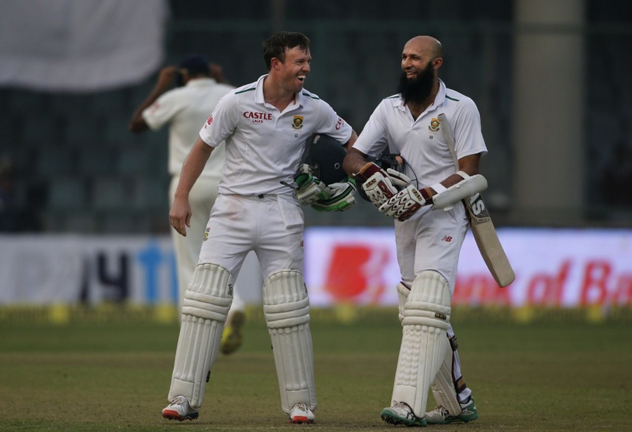Hashim Amla and AB de Villiers walk back unbeaten on day four, India v South Africa, 4th Test, Delhi, 4th day, December 6, 2015