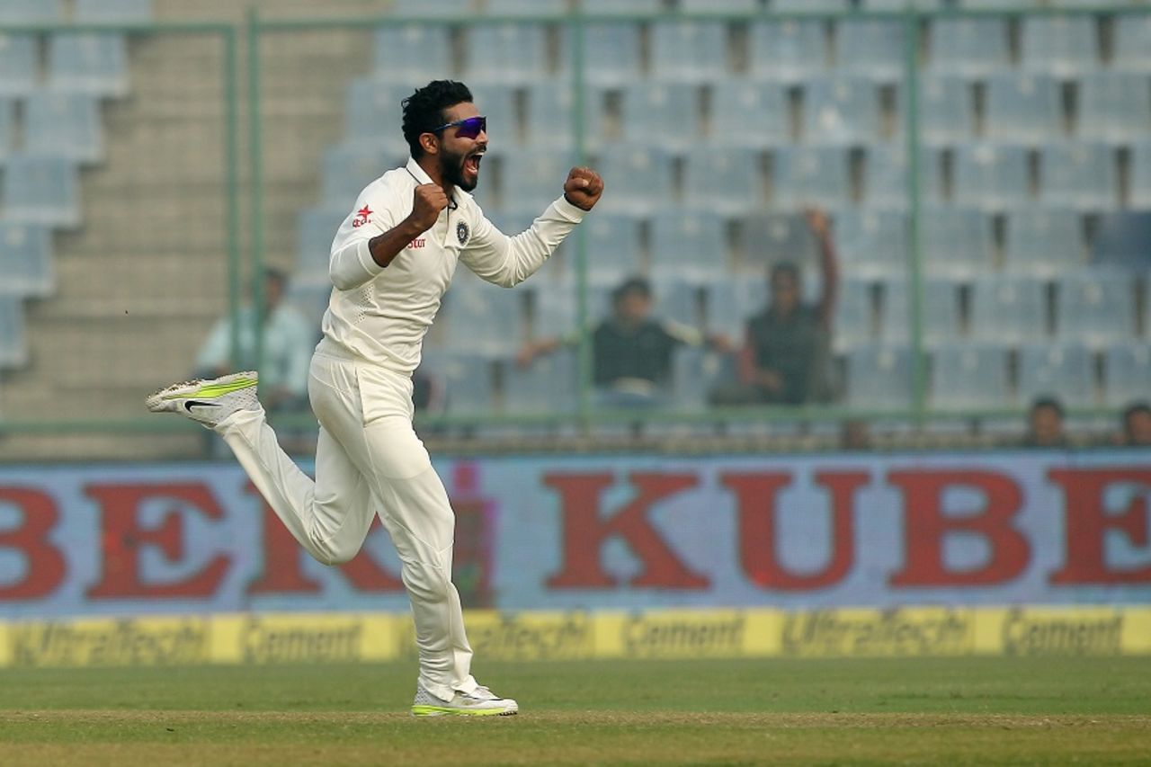 Ravindra Jadeja broke through with the second new ball, India v South Africa, 4th Test, Delhi, 5th day, December 7, 2015