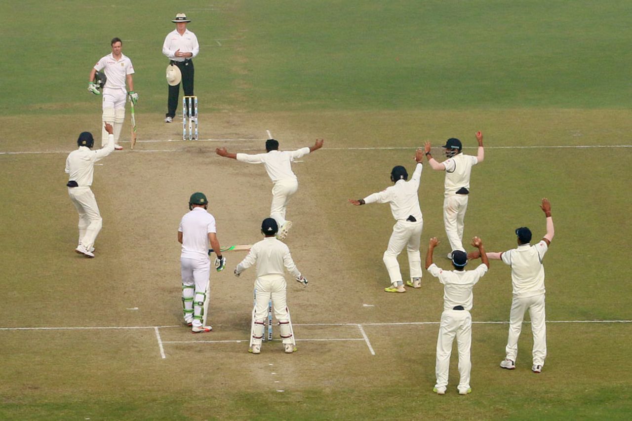 Ravindra Jadeja appeals for the wicket of Faf du Plessis, India v South Africa, 4th Test, Delhi, 5th day, December 7, 2015