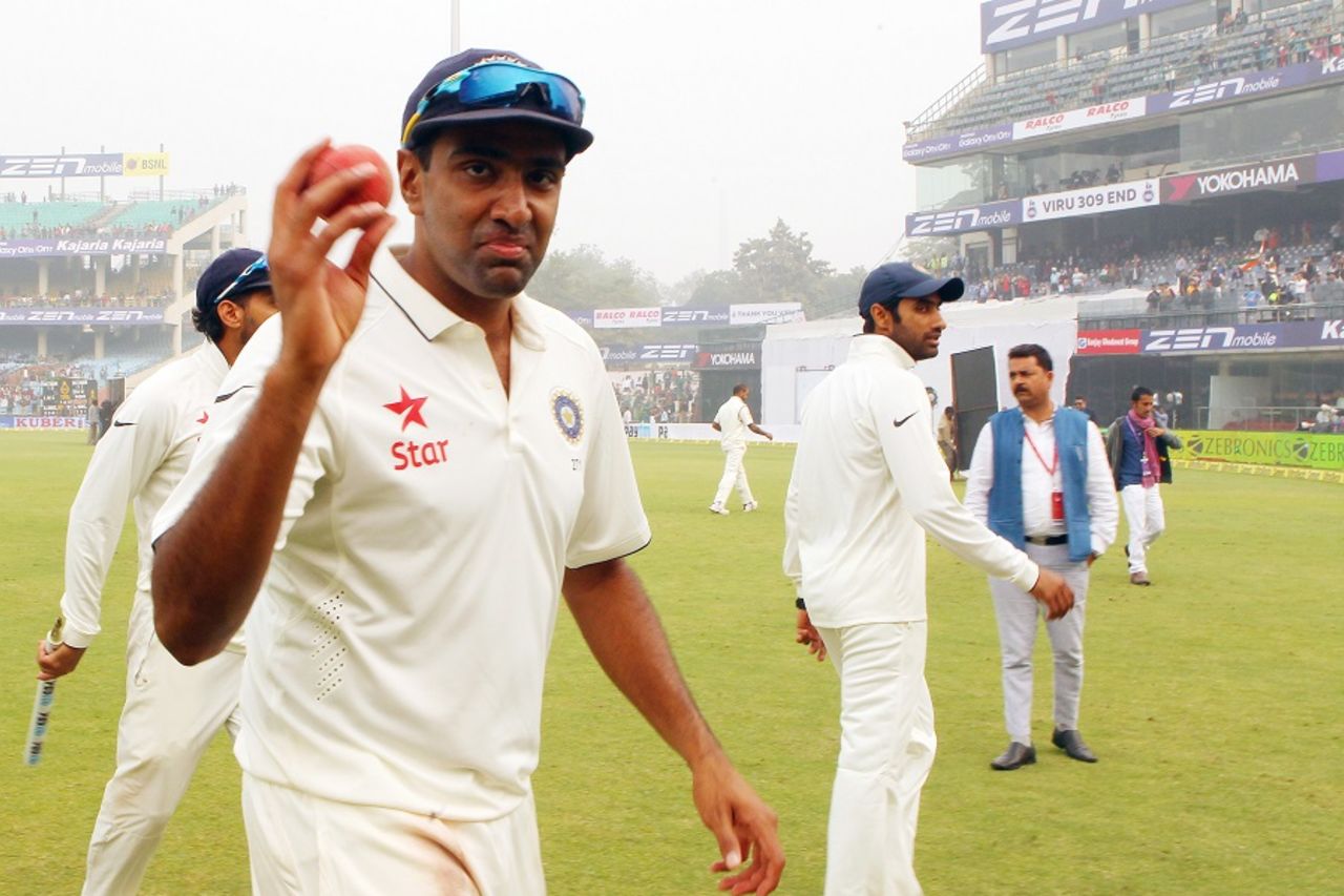 R Ashwin acknowledges his five-for, India v South Africa, 4th Test, Delhi, 5th day, December 7, 2015