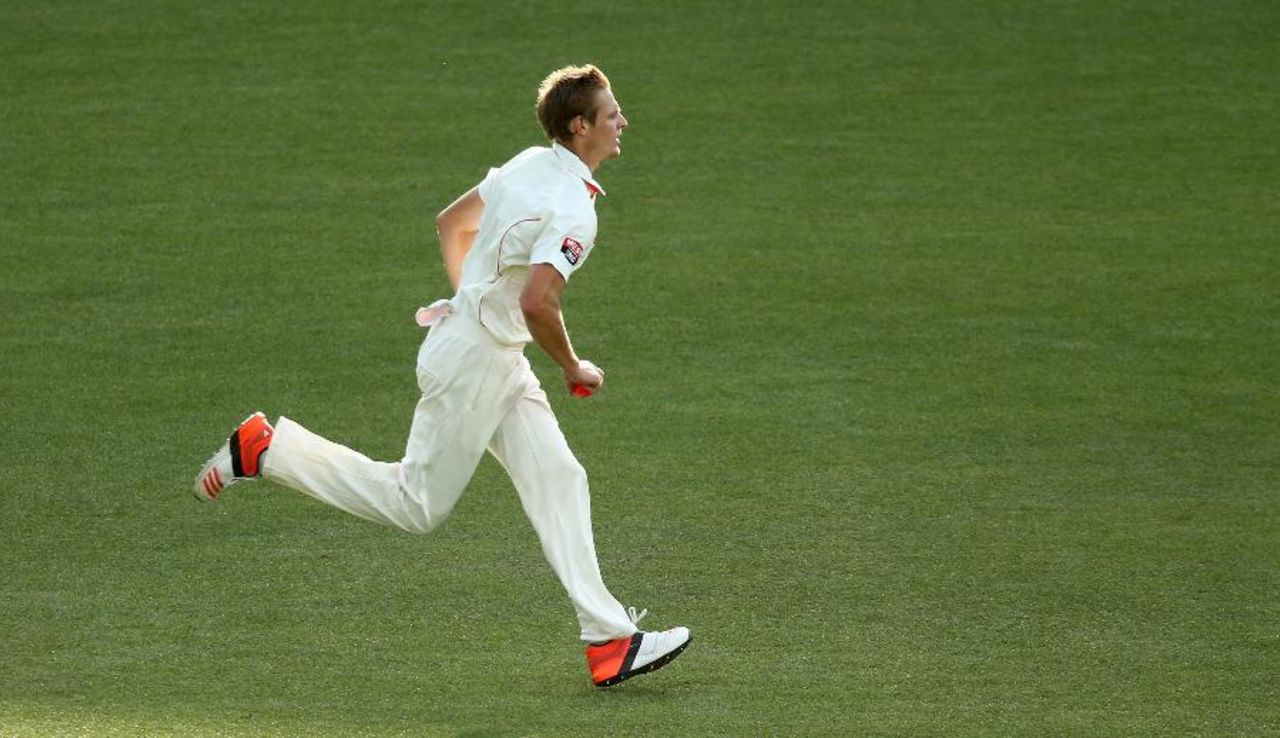 Joe Mennie runs in to bowl, South Australia v New South Wales, Sheffield Shield, Adelaide, 2nd day, October 29, 2015