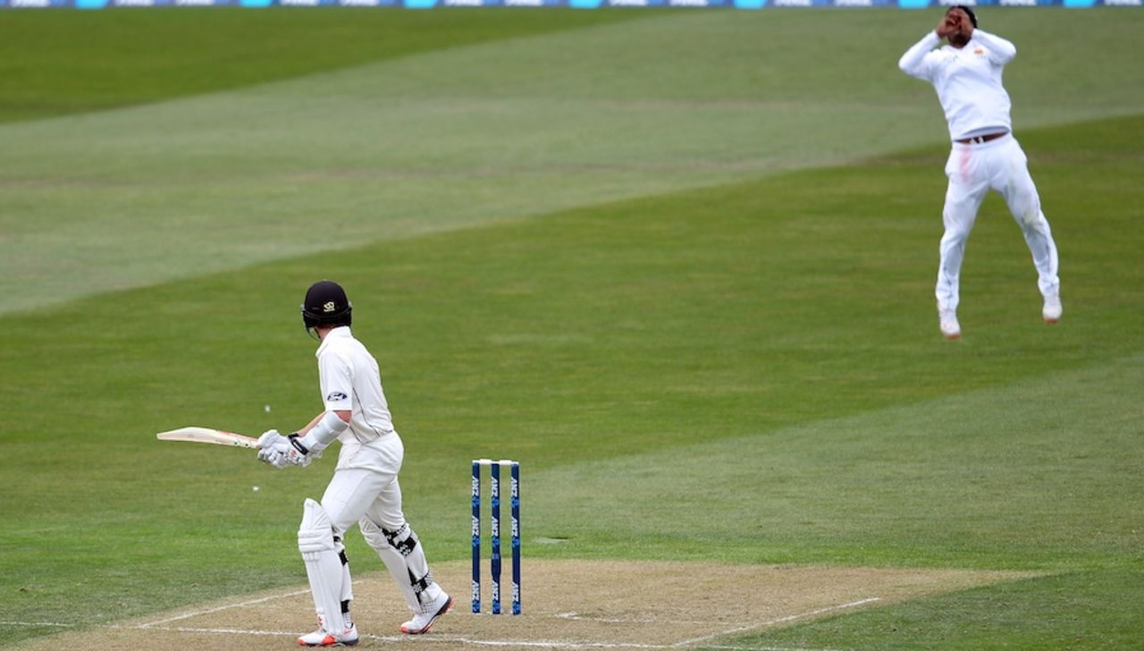 Dimuth Karunaratne catches Kane Williamson at slip, New Zealand v Sri Lanka, 1st Test, Dunedin, 1st day, December 10, 2015