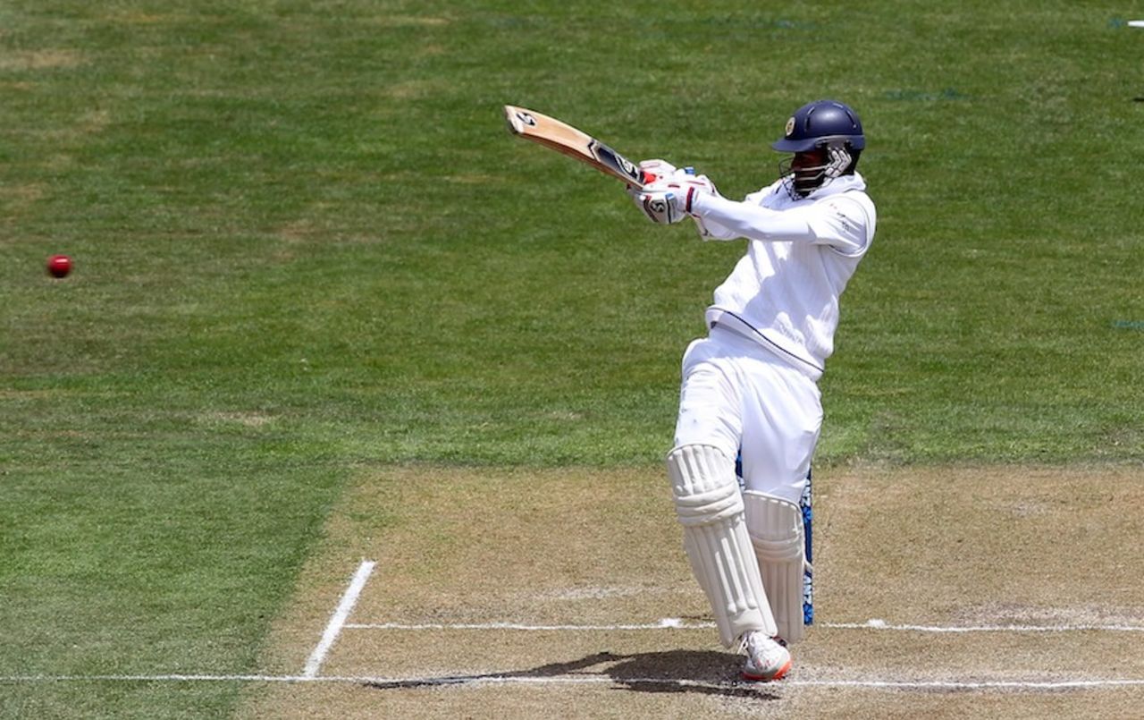 Dimuth Karunaratne pulls, New Zealand v Sri Lanka, 1st Test, Dunedin, 2nd day, December 11, 2015