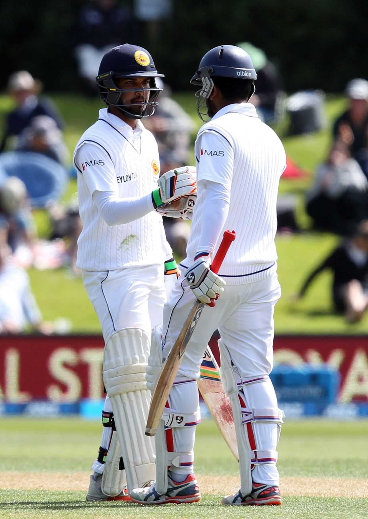 Dimuth Karunaratne and Dinesh Chandimal shared a 122-run partnership, New Zealand v Sri Lanka, 1st Test, Dunedin, 2nd day, December 11, 2015