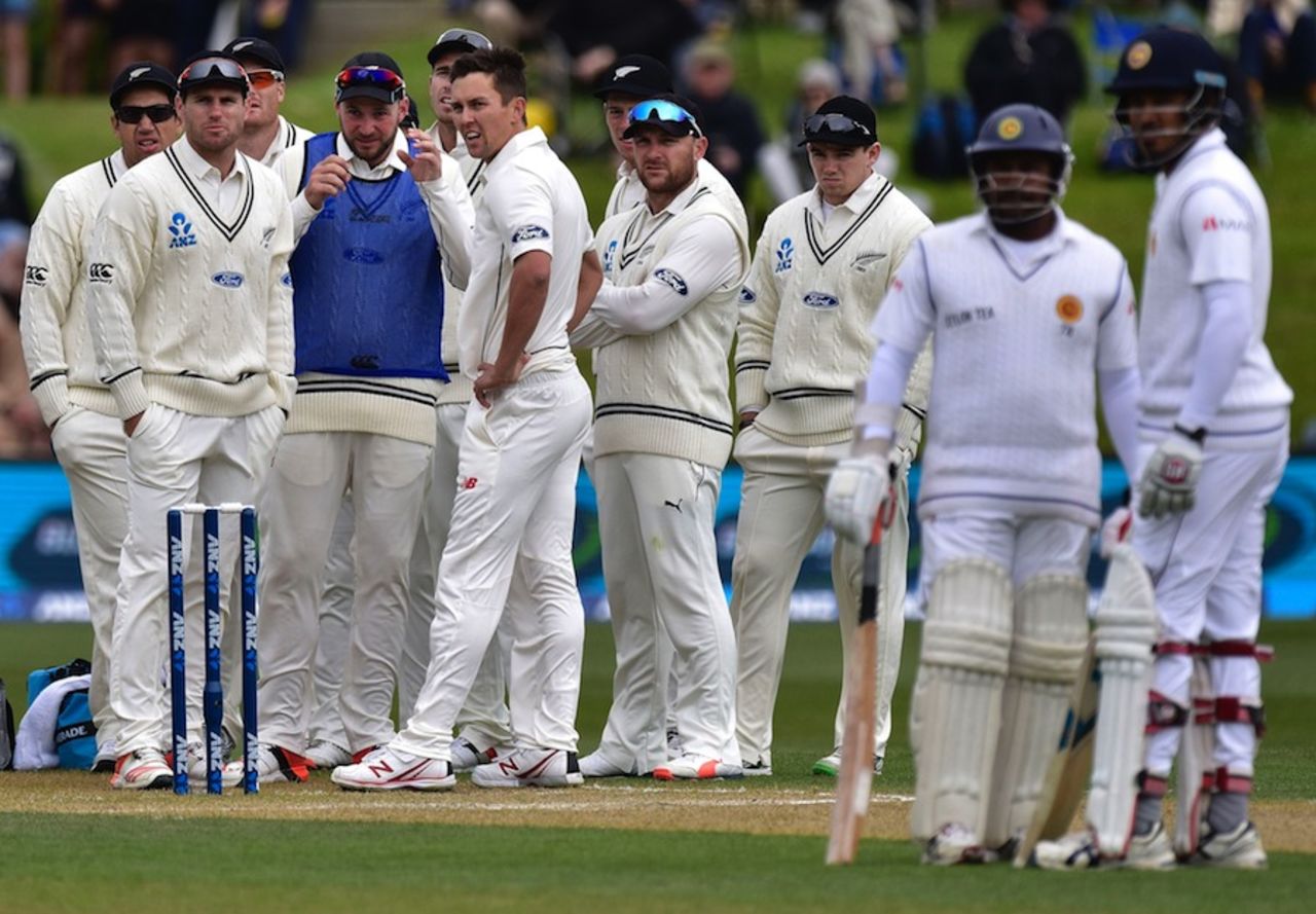 The sweater-clad New Zealand players wait for a DRS decision on Rangana Herath, New Zealand v Sri Lanka, 1st Test, Dunedin, 3rd day, December 12, 2015