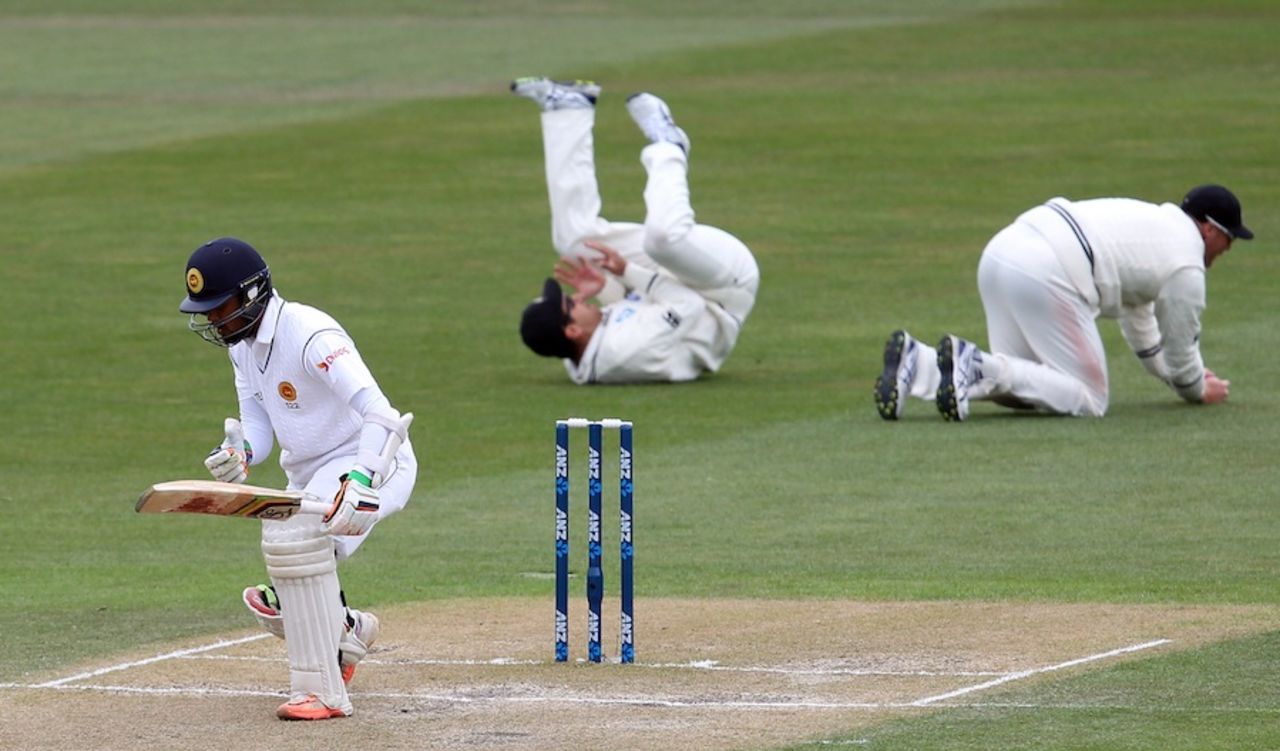 Dinesh Chandimal was caught off the second ball of the day, New Zealand v Sri Lanka, 1st Test, Dunedin, 3rd day, December 12, 2015