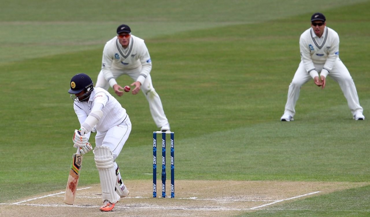 Dinesh Chandimal edges the second ball of the day, New Zealand v Sri Lanka, 1st Test, Dunedin, 3rd day, December 12, 2015