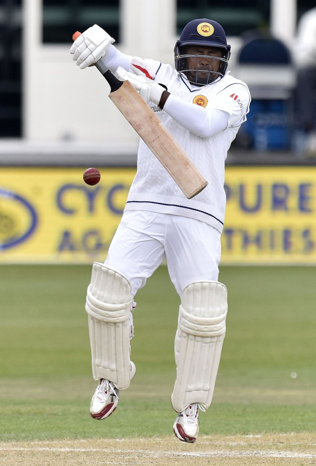 Rangana Herath jumps to fend off a short ball, New Zealand v Sri Lanka, 1st Test, Dunedin, 3rd day, December 12, 2015
